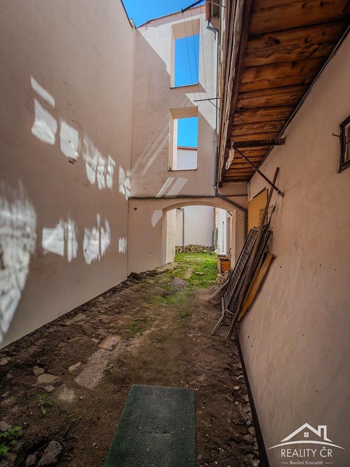 Prodej rodinného domu 615 m², pozemek 684 m² – fotografie 5