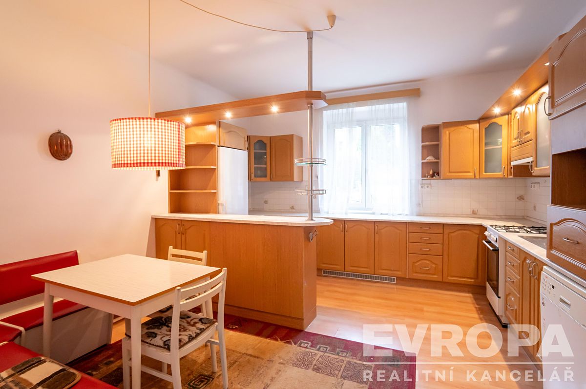 Prodej rodinného domu 180 m², pozemek 175 m² – fotografie 3