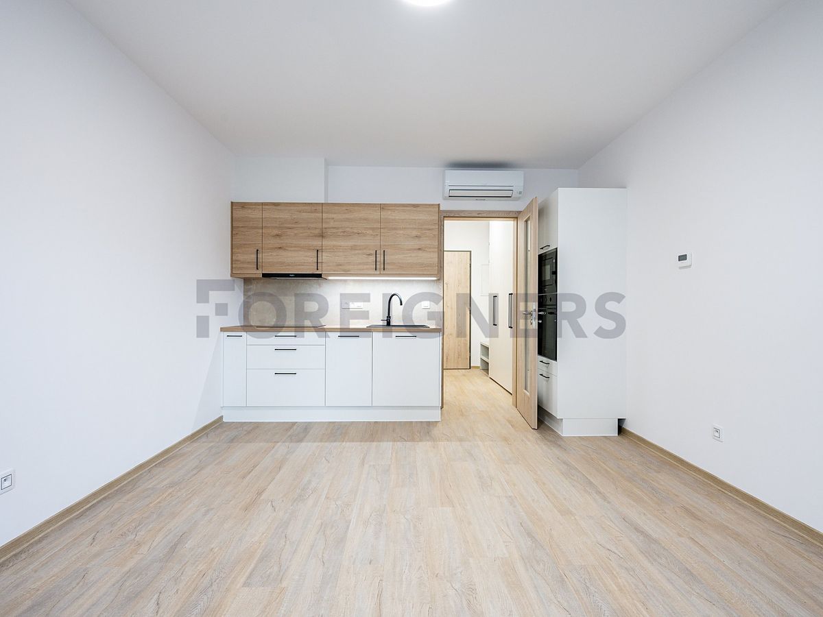 Pronájem bytu 1+kk 35 m²