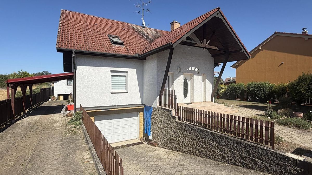 Prodej rodinného domu 309 m², pozemek 1200 m² – fotografie 2