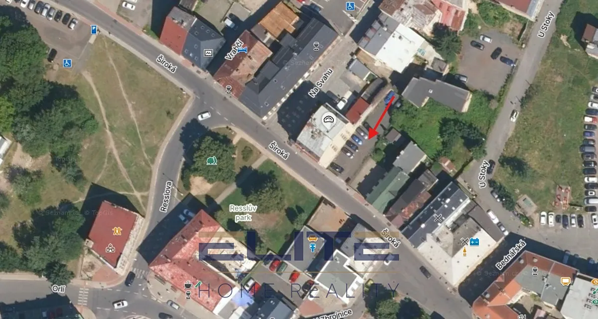 Pronájem garážového stání 15 m²