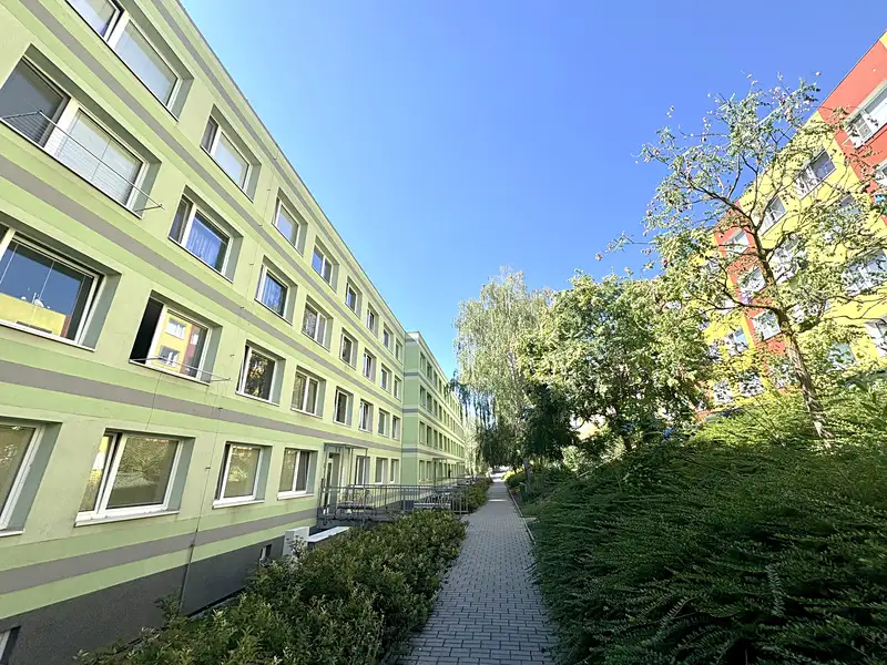 Prodej bytu 3+1 69 m², Králův Dvůr – náhled fotky 1