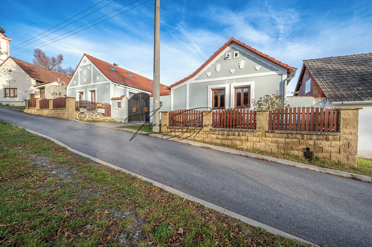 Prodej rodinného domu 208 m², pozemek 516 m² – fotografie 3