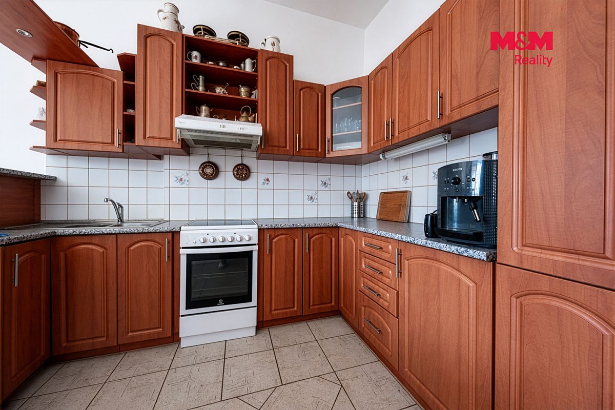 Prodej rodinného domu 200 m², pozemek 336 m² – fotografie 3