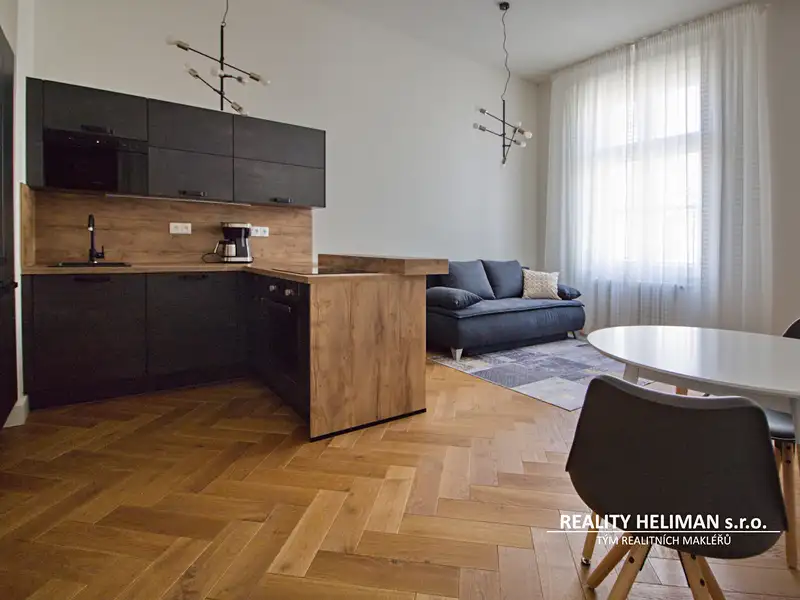 Pronájem bytu 2+kk 72 m², Praha – náhled fotky 1