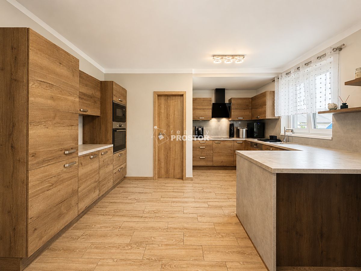 Prodej rodinného domu 154 m², pozemek 1112 m² – fotografie 3