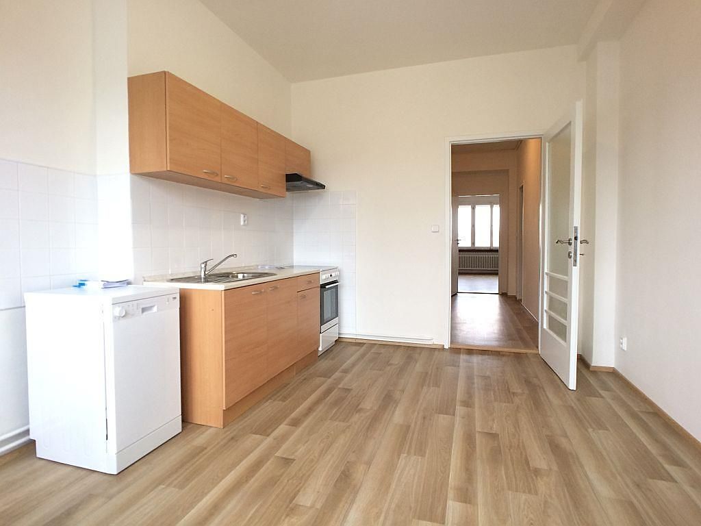 Pronájem bytu 2+1 77 m² – fotografie 2