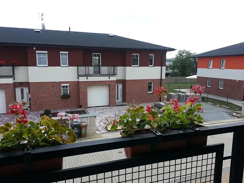 Pronájem rodinného domu 160 m², pozemek 590 m², Praha – náhled fotky 1