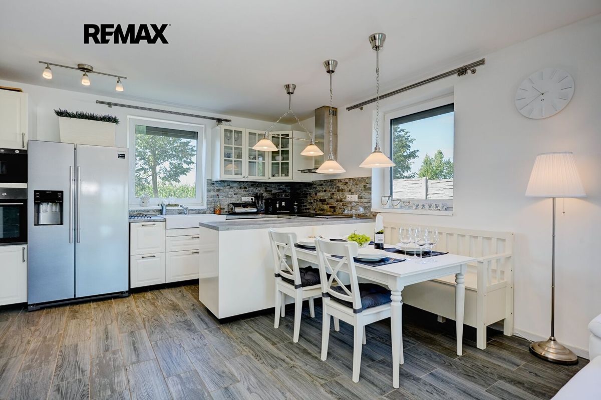 Prodej rodinného domu 116 m², pozemek 890 m² – fotografie 2