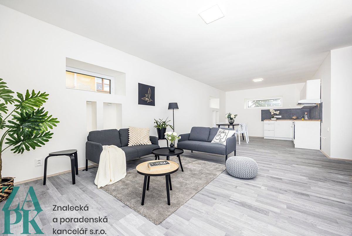 Prodej rodinného domu 215 m², pozemek 684 m² – fotografie 5