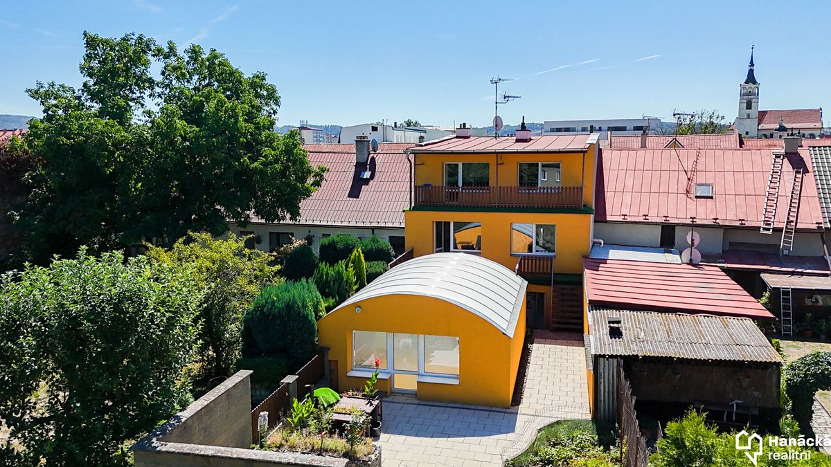 Prodej rodinného domu 345 m², pozemek 630 m²