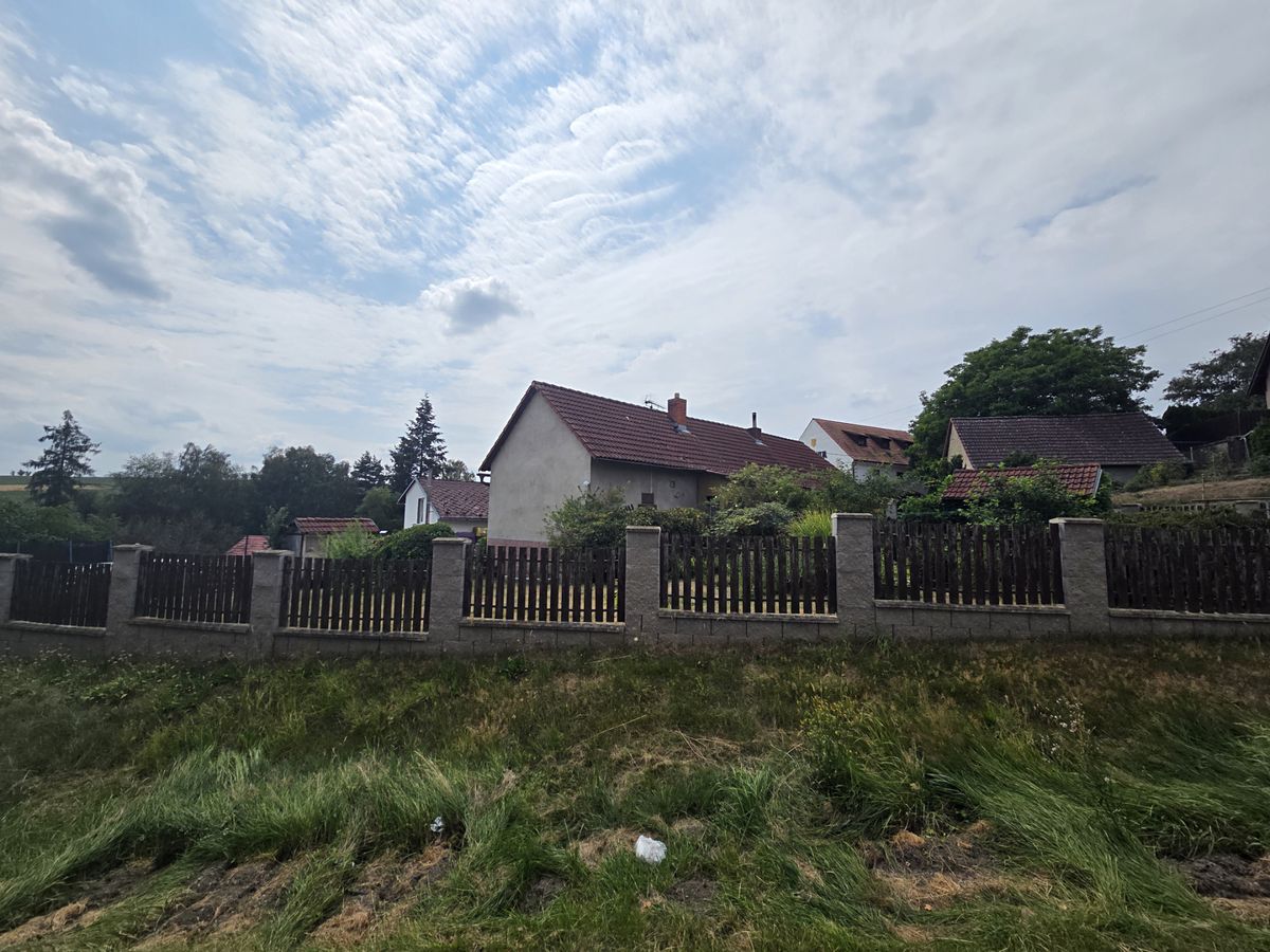 Prodej rodinného domu 160 m², pozemek 681 m² – fotografie 2
