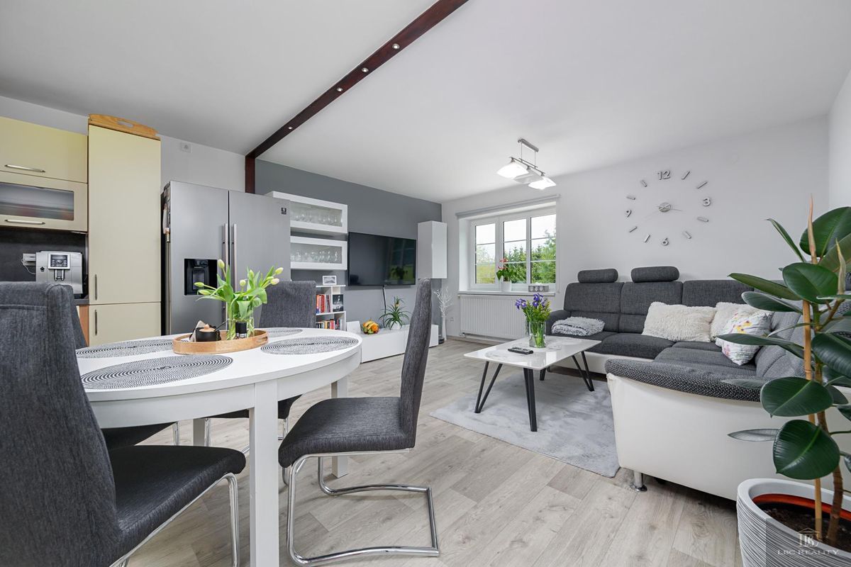 Prodej vícegeneračního domu 214 m², pozemek 1338 m² – fotografie 2