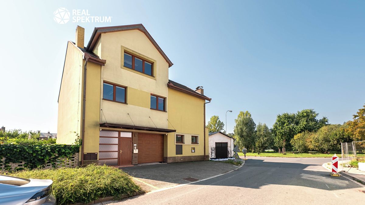 Prodej rodinného domu 352 m², pozemek 164 m²