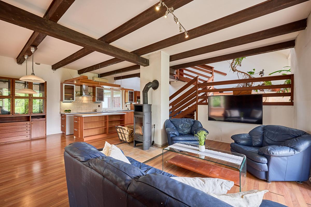 Prodej rodinného domu 280 m², pozemek 2632 m² – fotografie 2