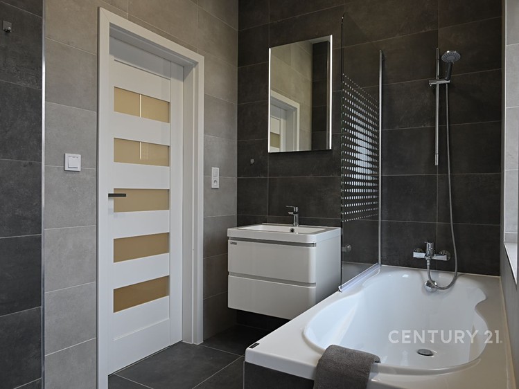 Pronájem bytu 2+kk, 56 m² (21 z 24)
