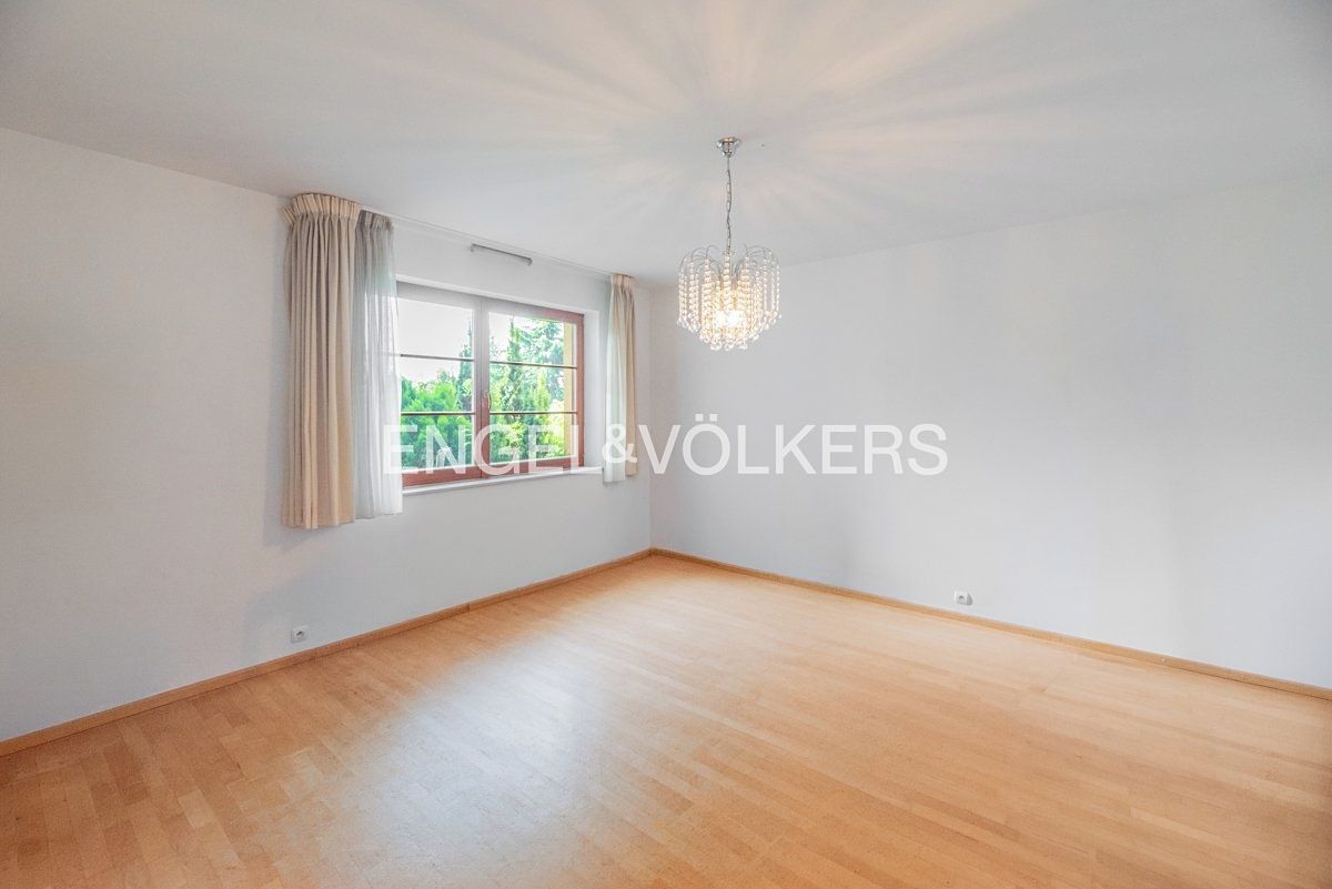 Pronájem rodinného domu 440 m², pozemek 1096 m² – fotografie 4