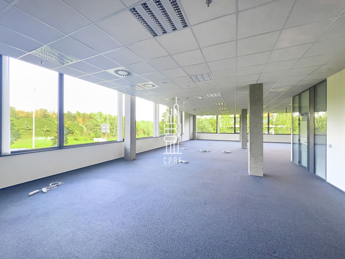 Pronájem kanceláře 1398 m² – fotografie 2