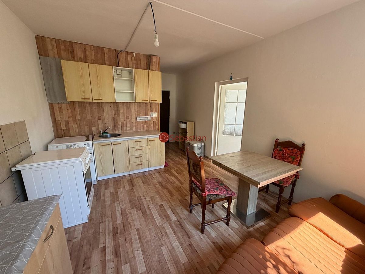 Pronájem bytu 1+1 35 m² – fotografie 3