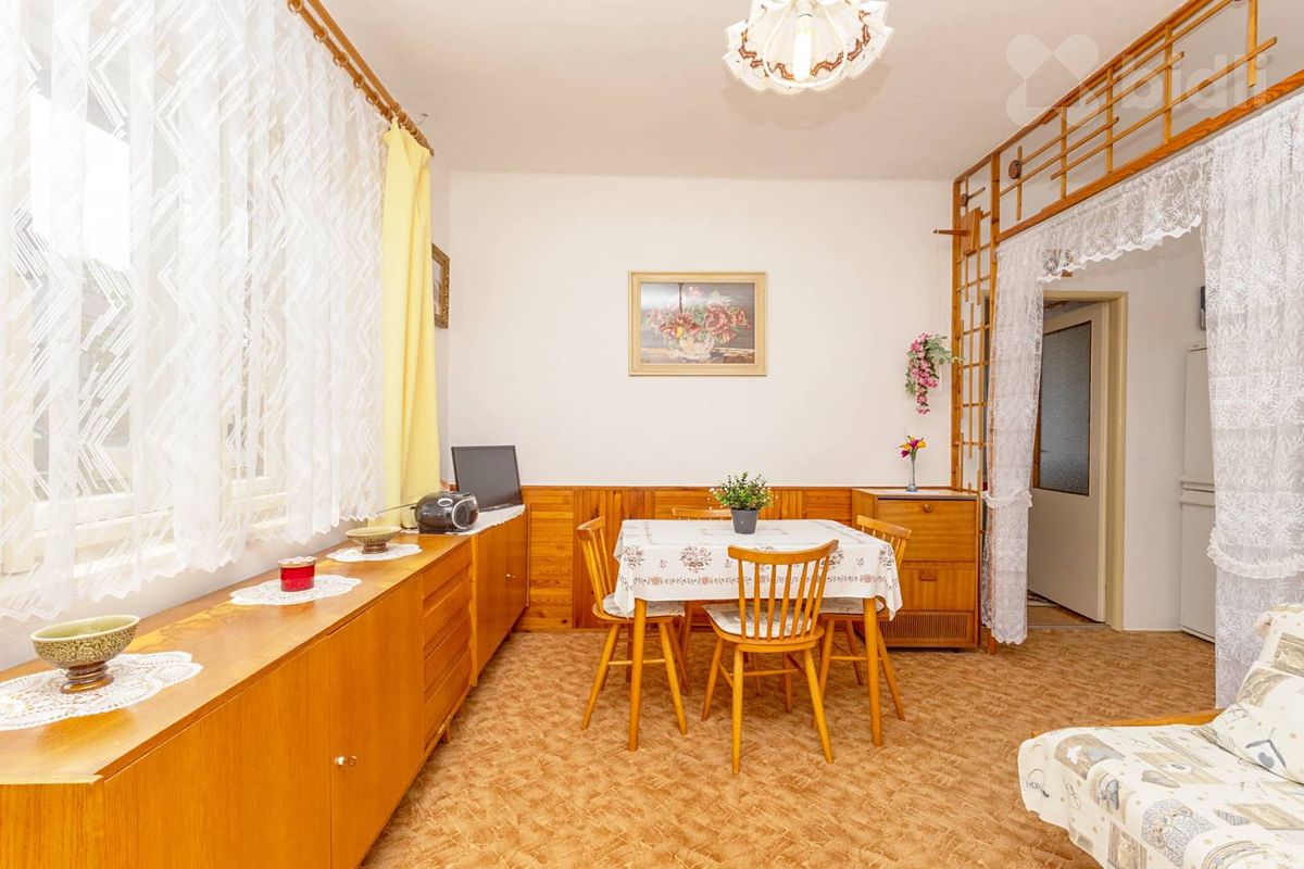 Prodej rodinného domu 148 m², pozemek 550 m² – fotografie 2