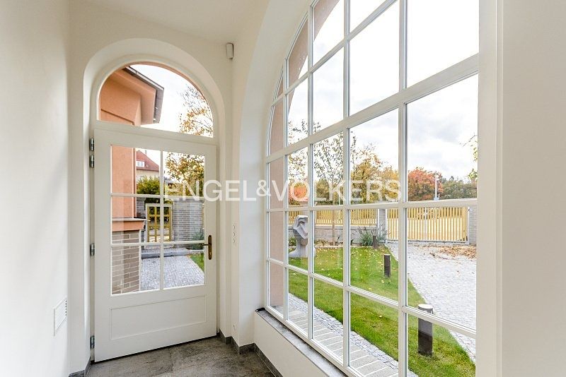 Pronájem vily 250 m², pozemek 351 m² – fotografie 3
