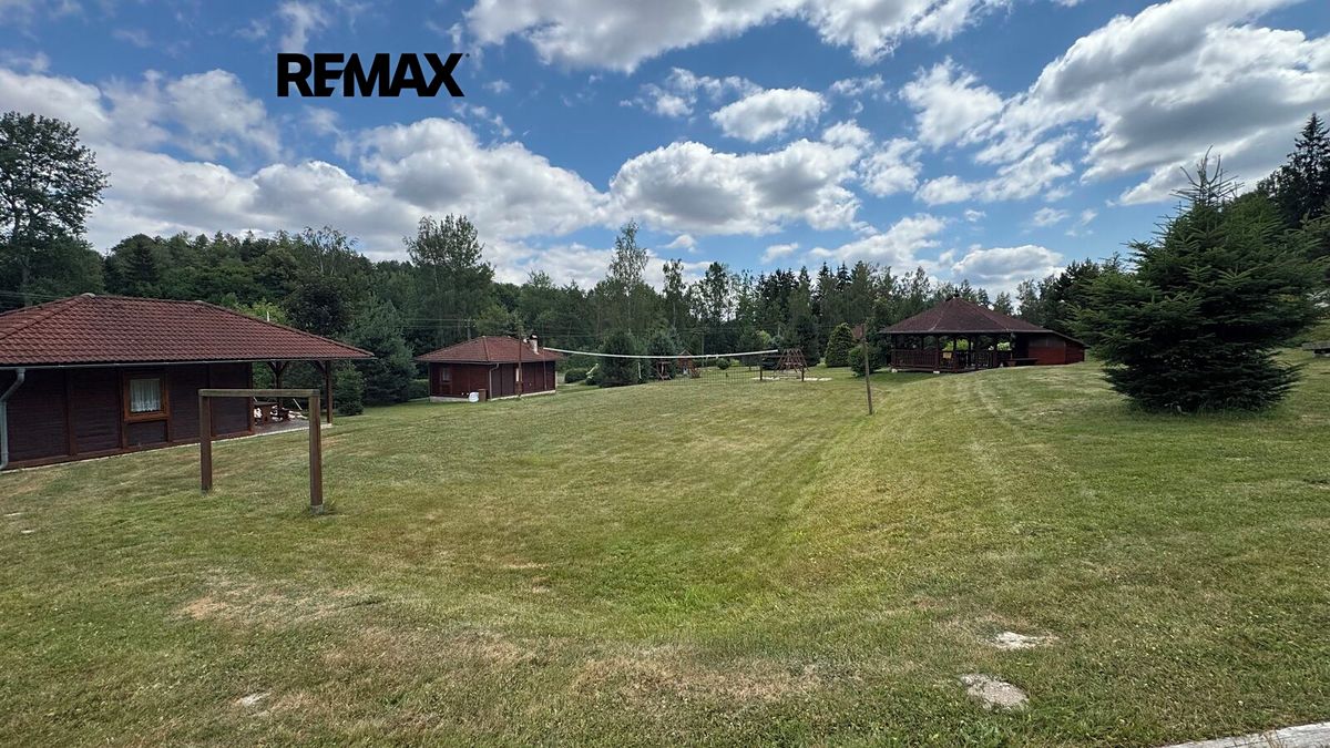 Prodej stavebního pozemku 1048 m² – fotografie 3