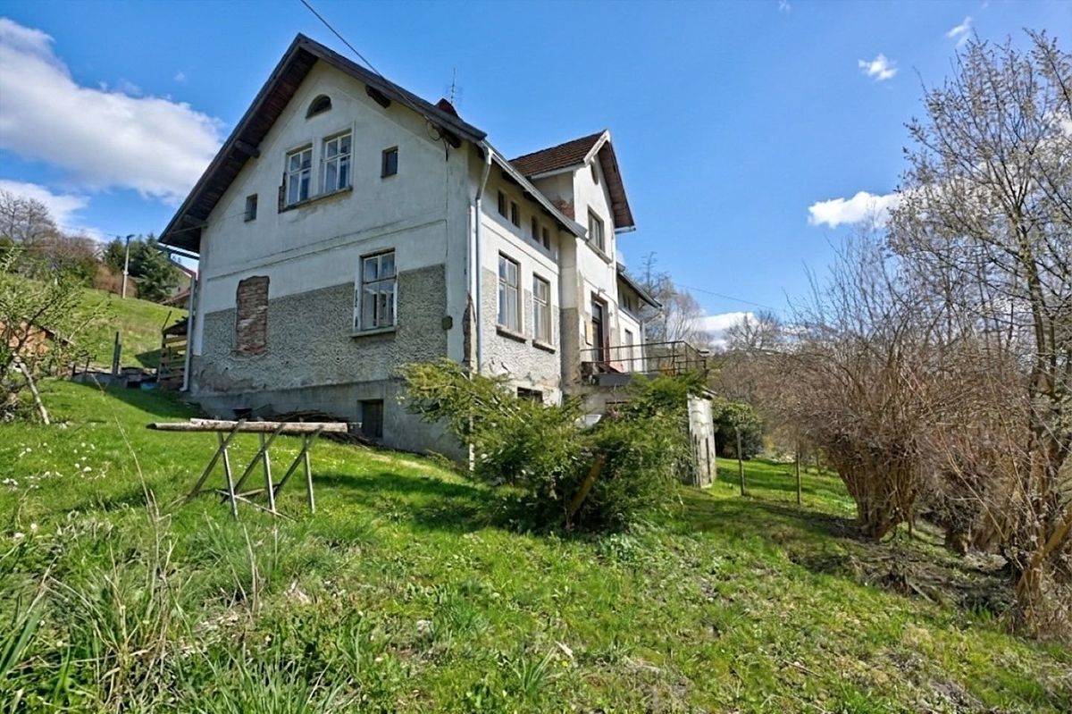 Prodej rodinného domu 239 m², pozemek 2100 m²