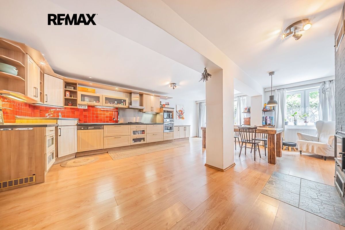 Prodej rodinného domu 190 m², pozemek 598 m² – fotografie 2