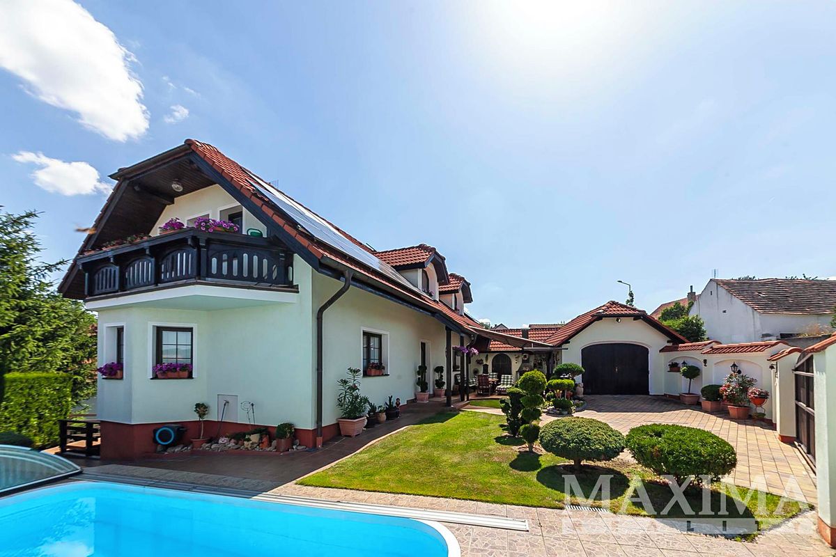Prodej rodinného domu 245 m², pozemek 773 m² – fotografie 5