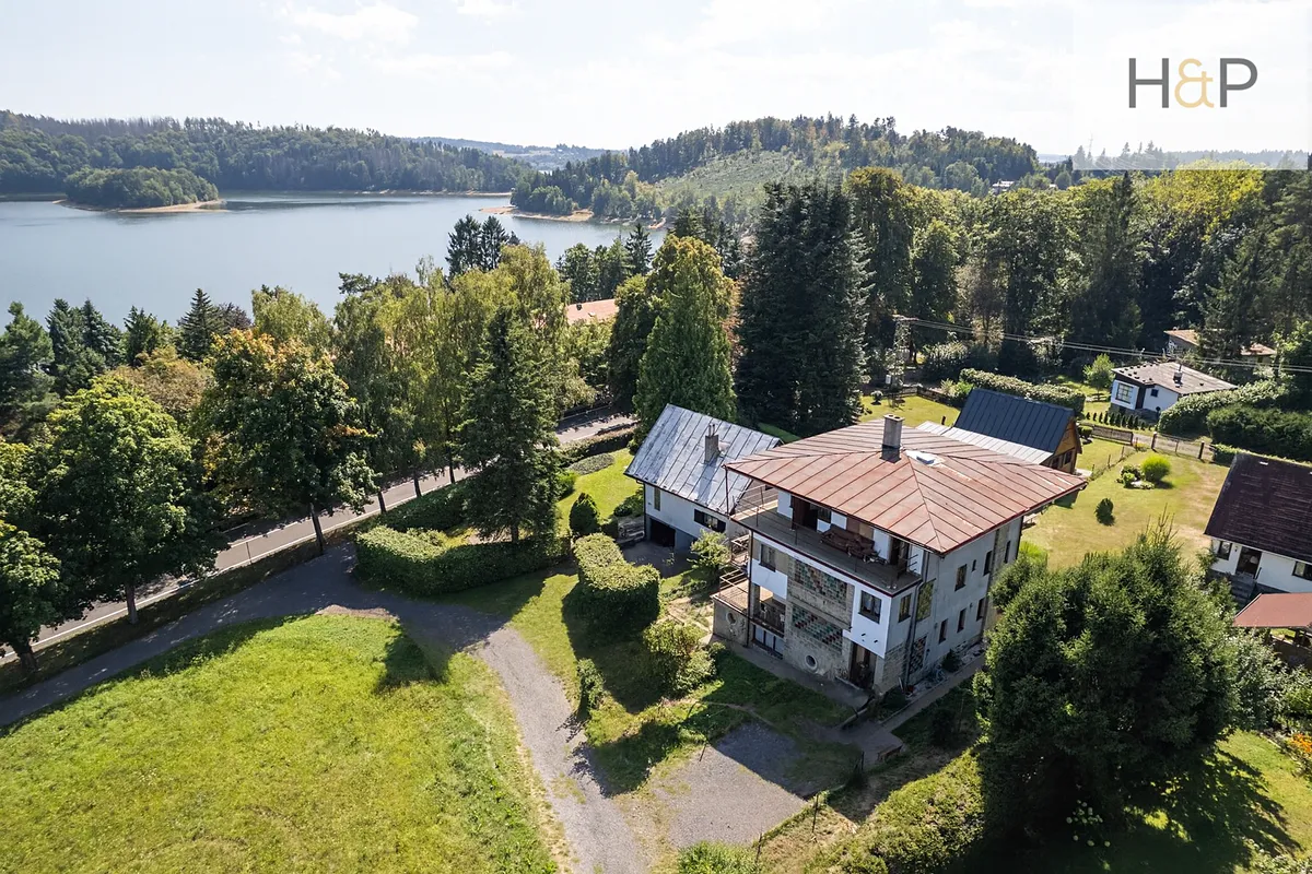 Prodej rodinného domu 365 m², pozemek 481 m²