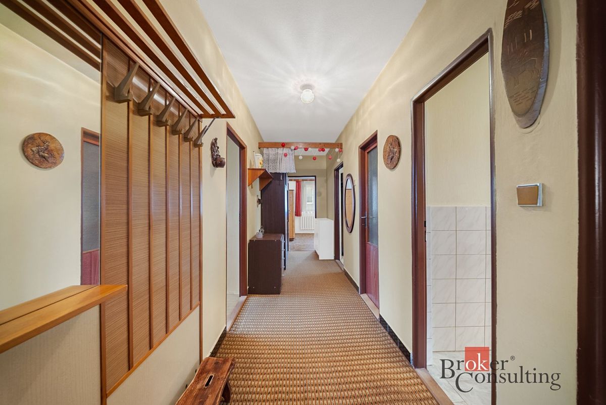 Prodej rodinného domu 190 m², pozemek 1386 m² – fotografie 2