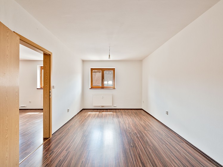 Prodej komerčního prostoru, 77 m² (2 z 22)