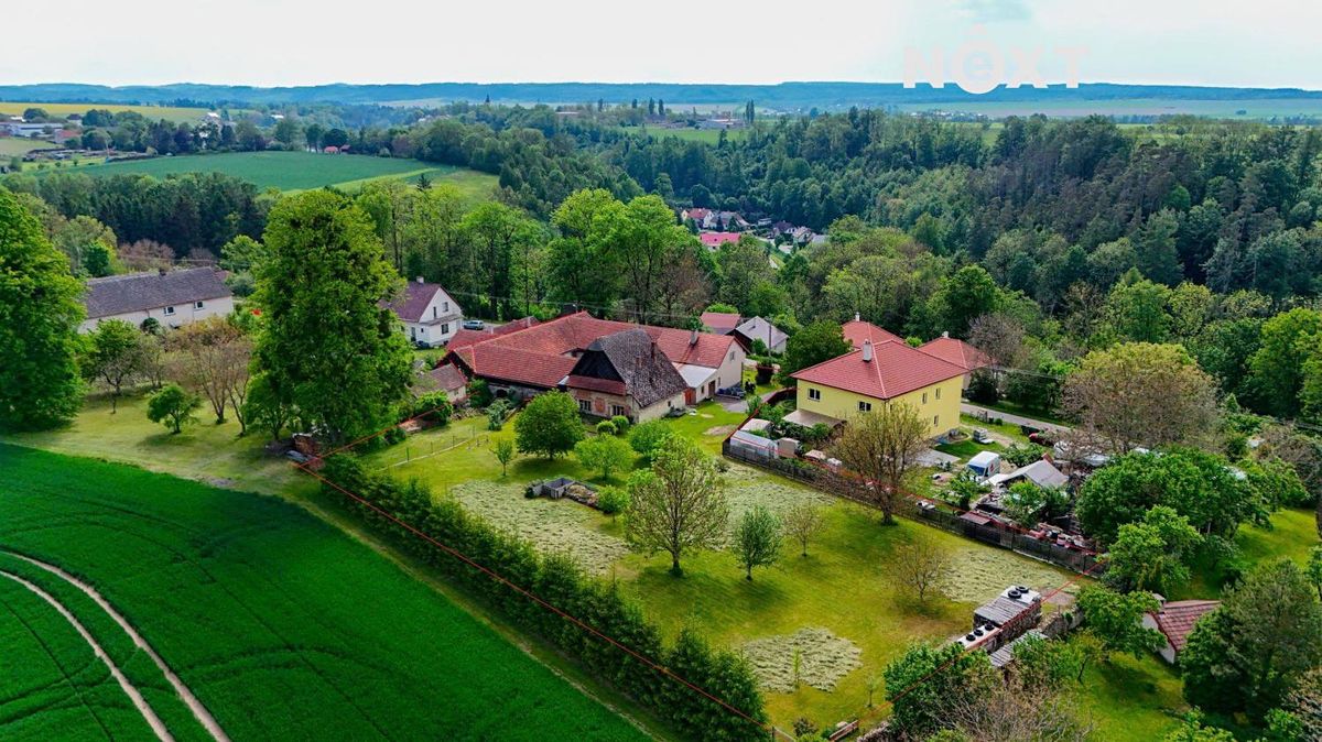 Prodej rodinného domu 989 m², pozemek 4128 m²