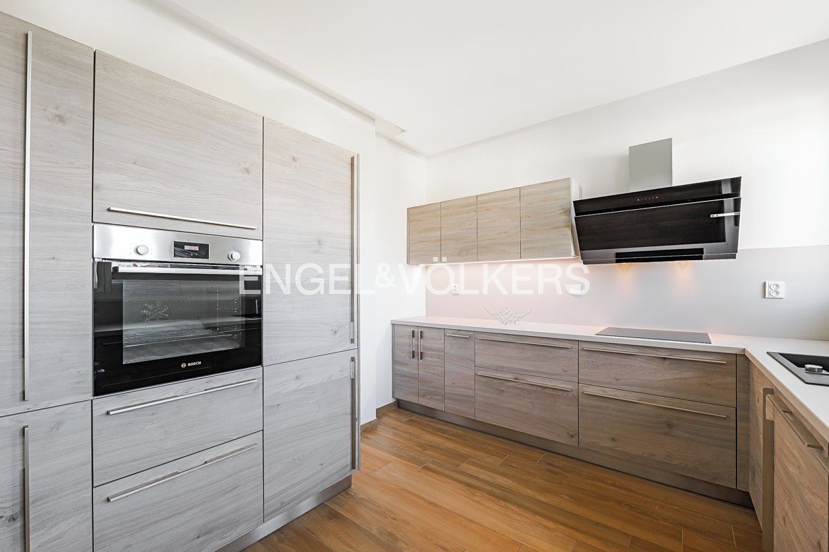 Pronájem bytu 4+1 142 m² – fotografie 5