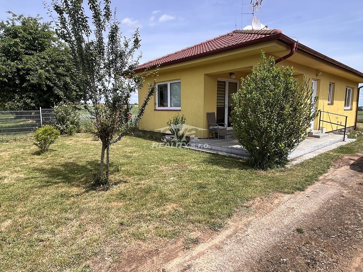 Prodej rodinného domu 62 m², pozemek 762 m² – fotografie 2