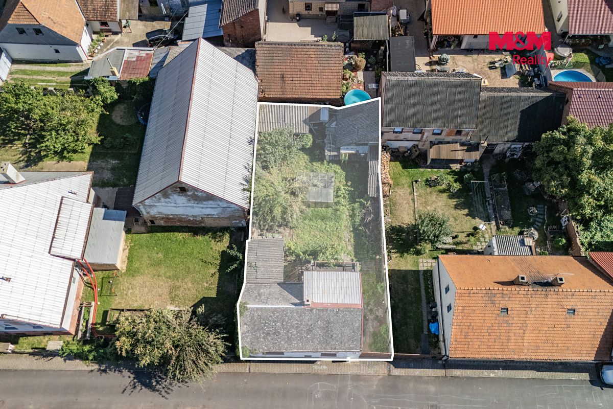 Prodej rodinného domu 180 m², pozemek 341 m² – fotografie 2