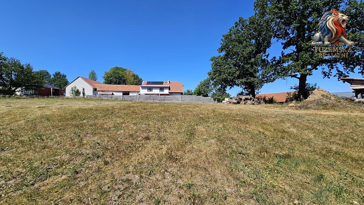 Prodej stavebního pozemku 955 m² – fotografie 2