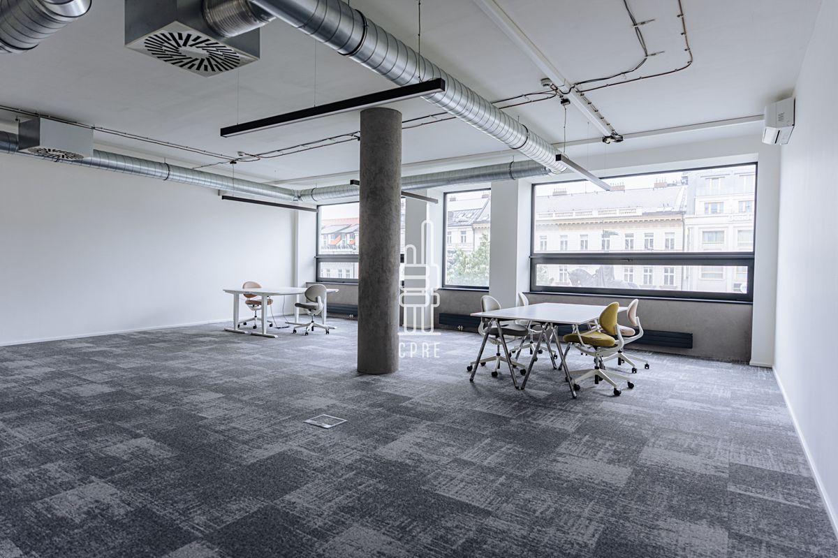 Pronájem kanceláře 326 m² – fotografie 4