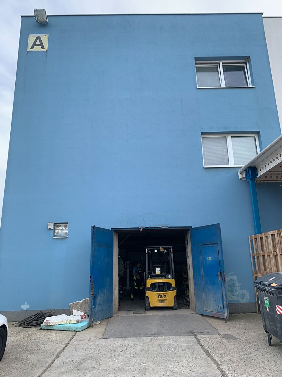 Pronájem výrobní haly, prostoru 197 m²