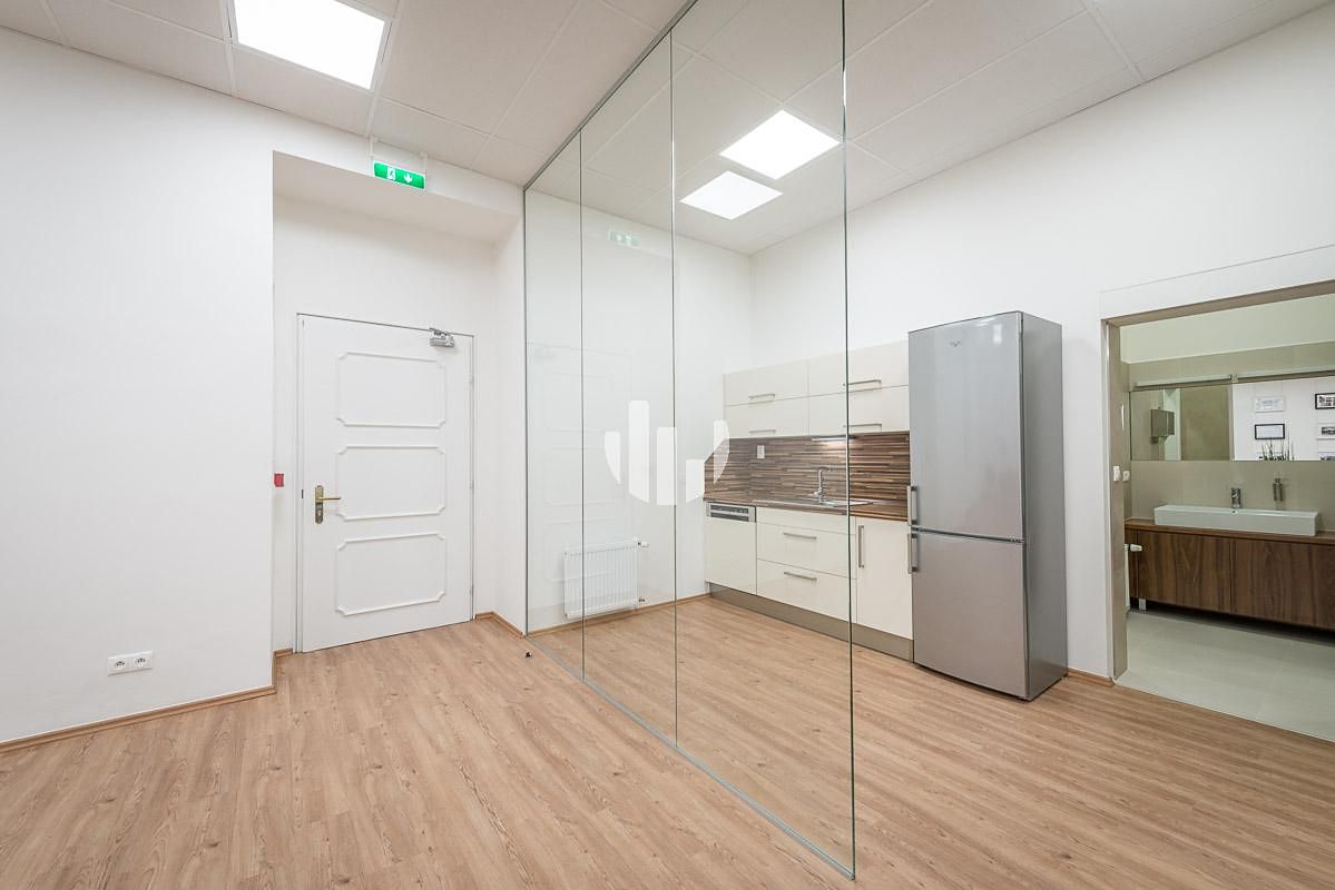 Pronájem kanceláře 115 m² – fotografie 4