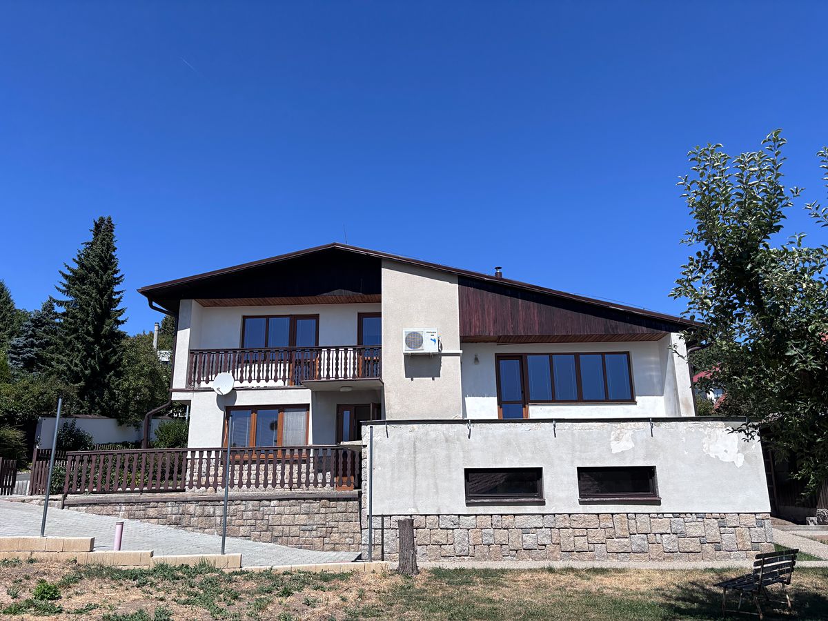 Prodej rodinného domu 150 m², pozemek 899 m² – fotografie 2