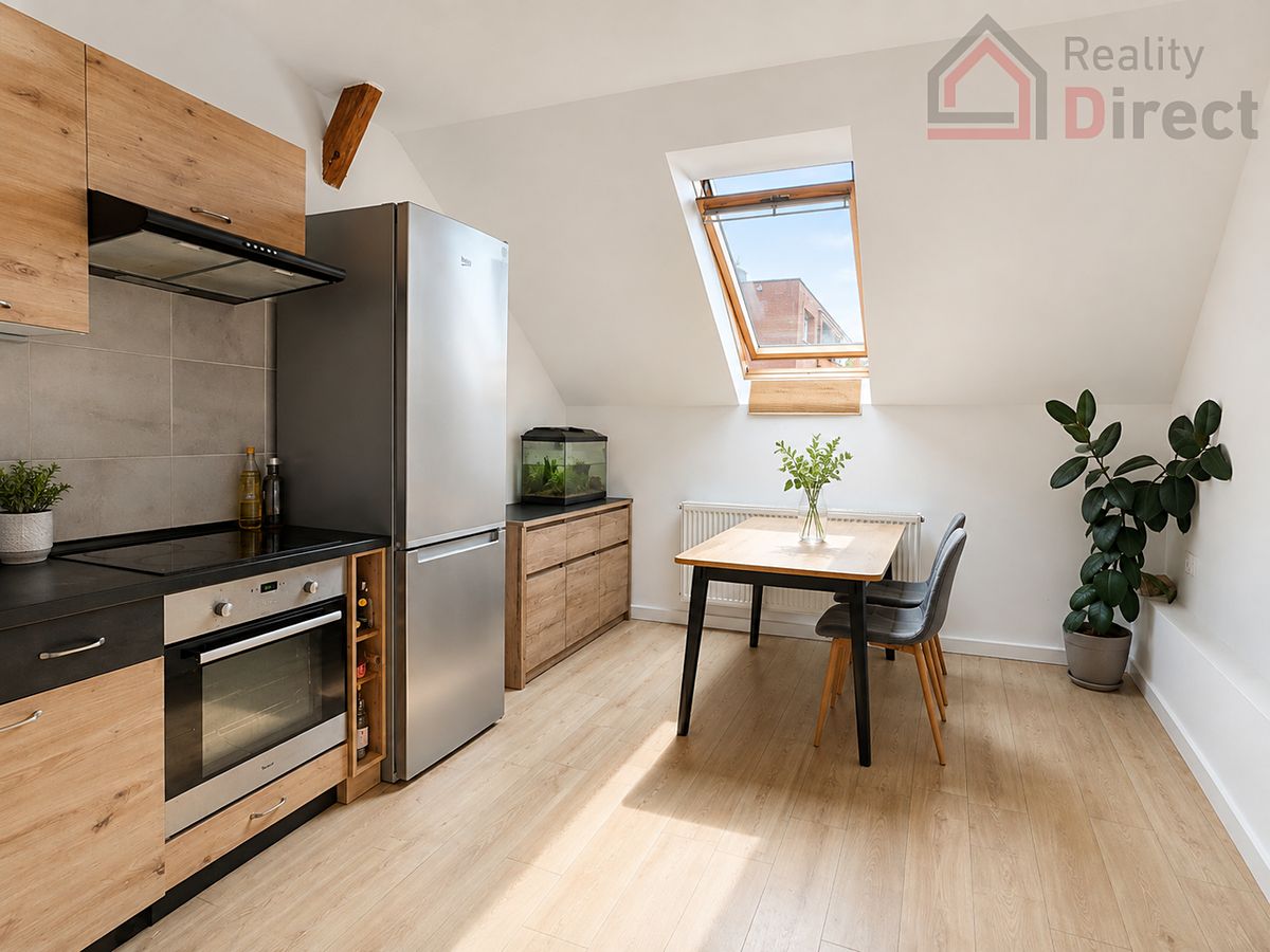 Prodej rodinného domu 284 m², pozemek 652 m² – fotografie 5