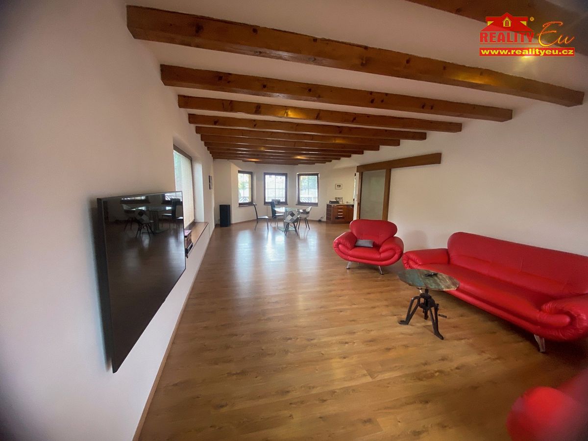 Prodej rodinného domu 177 m², pozemek 625 m² – fotografie 3