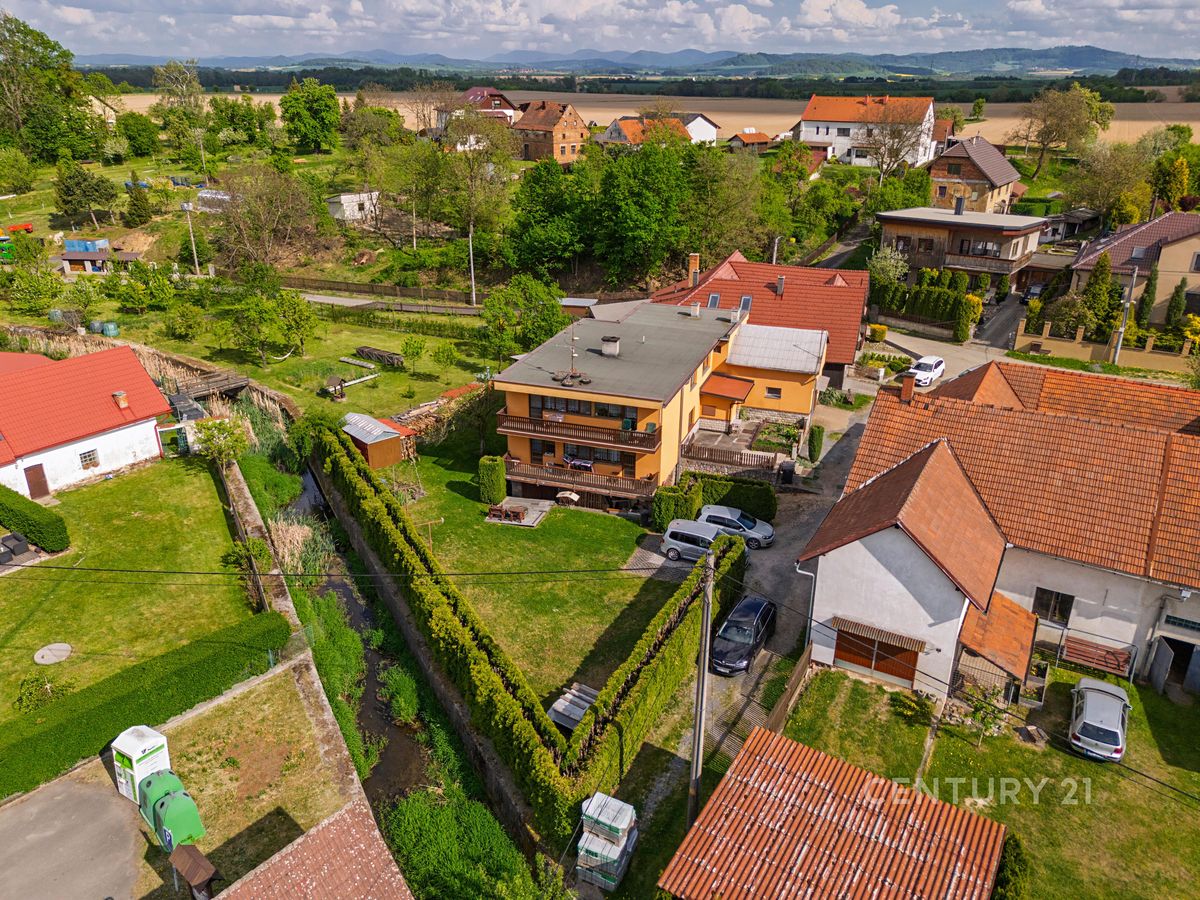 Prodej rodinného domu 391 m², pozemek 871 m² – fotografie 2