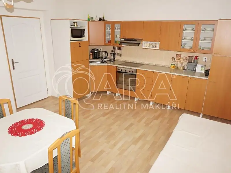 Prodej rodinného domu 240 m², pozemek 937 m², Třebovice – náhled fotky 2