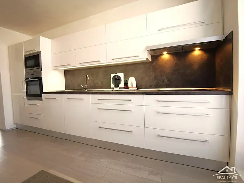 Prodej rodinného domu 328 m², pozemek 438 m², Jihlava – náhled fotky 3
