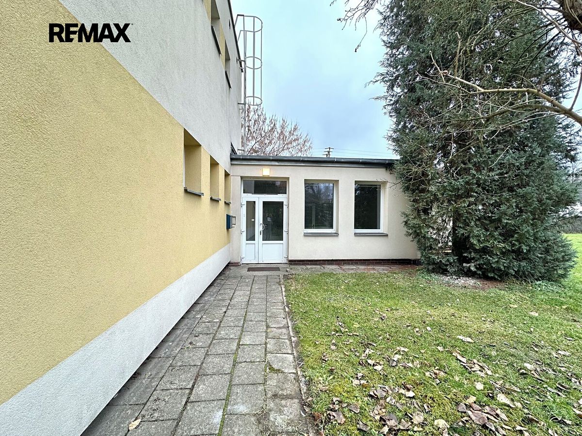 Pronájem kanceláře 179 m² – fotografie 2