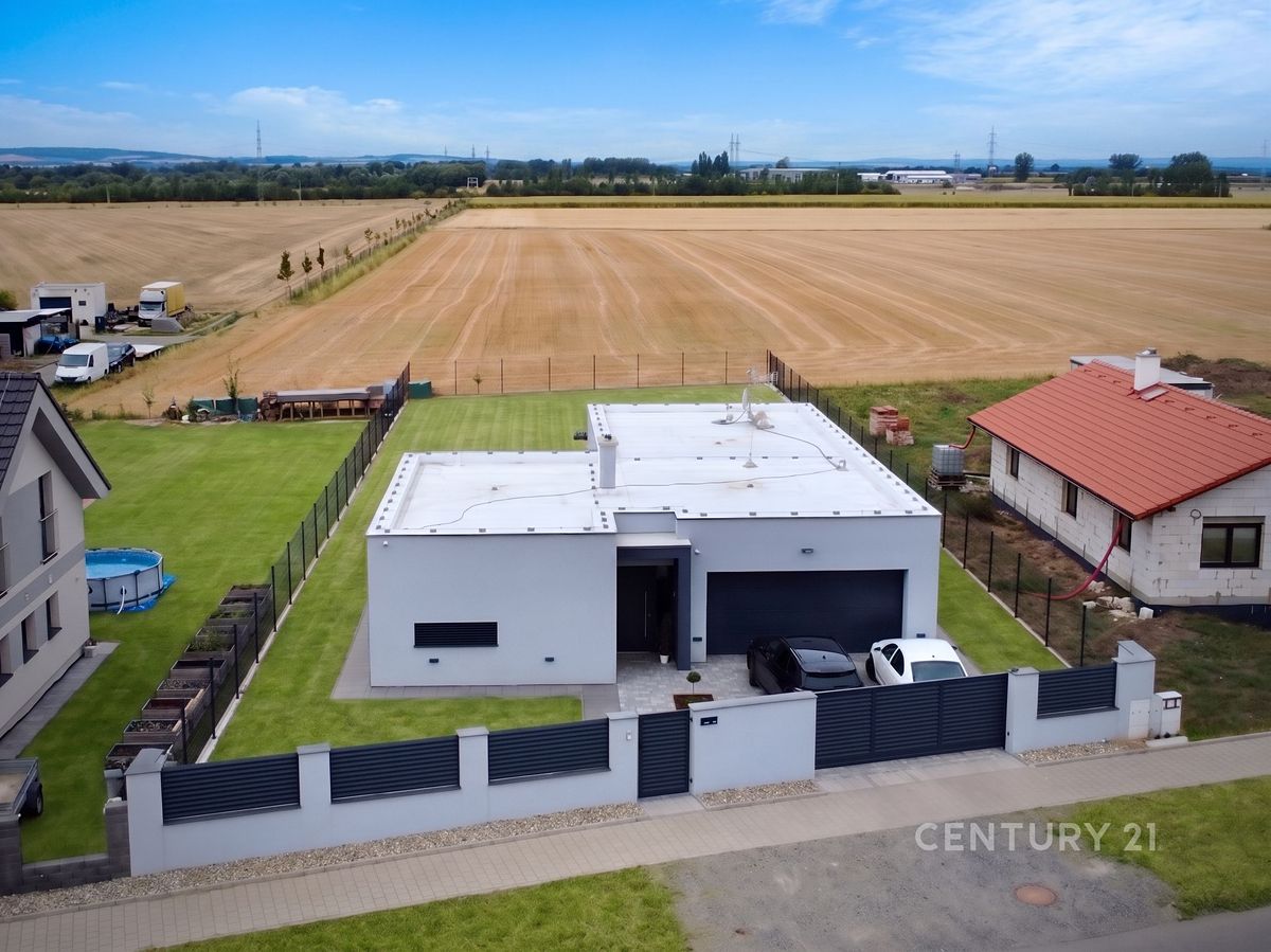 Prodej rodinného domu 182 m², pozemek 1127 m² – fotografie 2