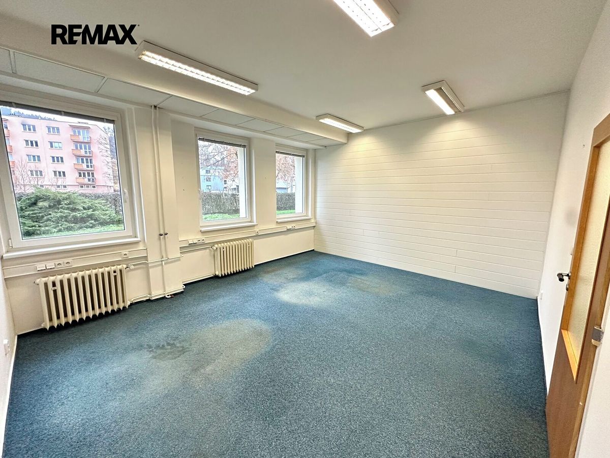 Pronájem kanceláře 28 m² – fotografie 3