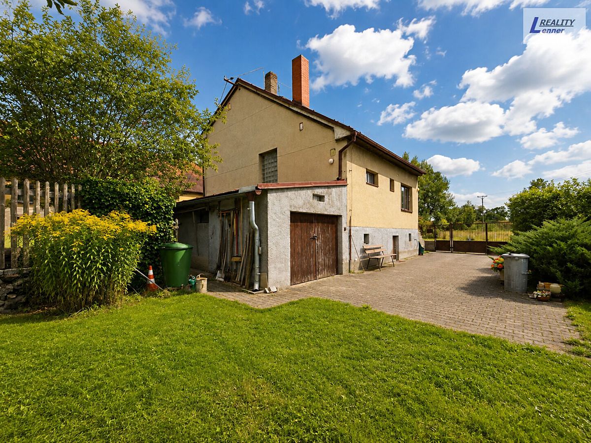 Prodej rodinného domu 130 m², pozemek 950 m² – fotografie 2